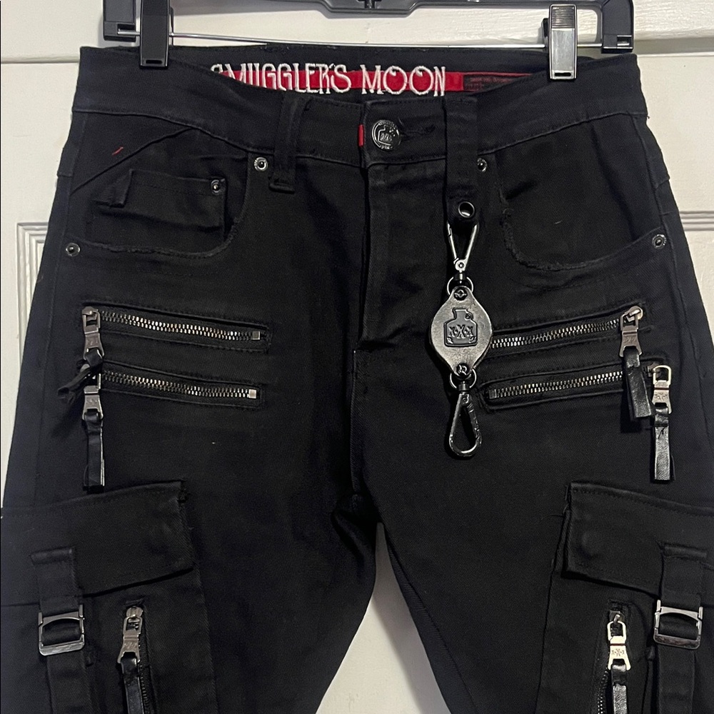 Smuggler’s Moon Edgy Black Cargo Pants with Zipper Details 30x31